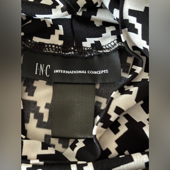 Black and White Houndstooth Women's Top EUC - Picture 2 of 2